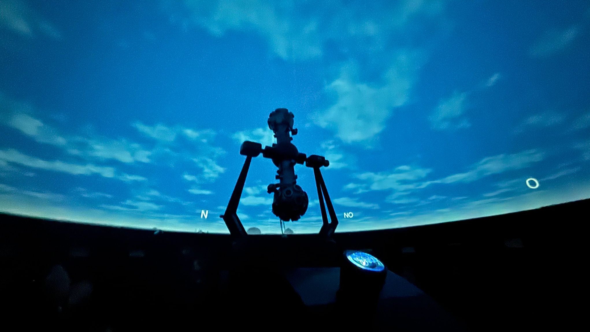 23.10.2024, Hessen, Kassel: Eine Projektion ist im Planetarium in der Orangerie zu sehen. Das Planetarium in Kassel &ouml;ffnet nach der Erneuerung der Brandmeldeanlage wieder. Auch die Technik wurde auf den neuesten Stand gebracht. (Nicole Schippers/dpa)
