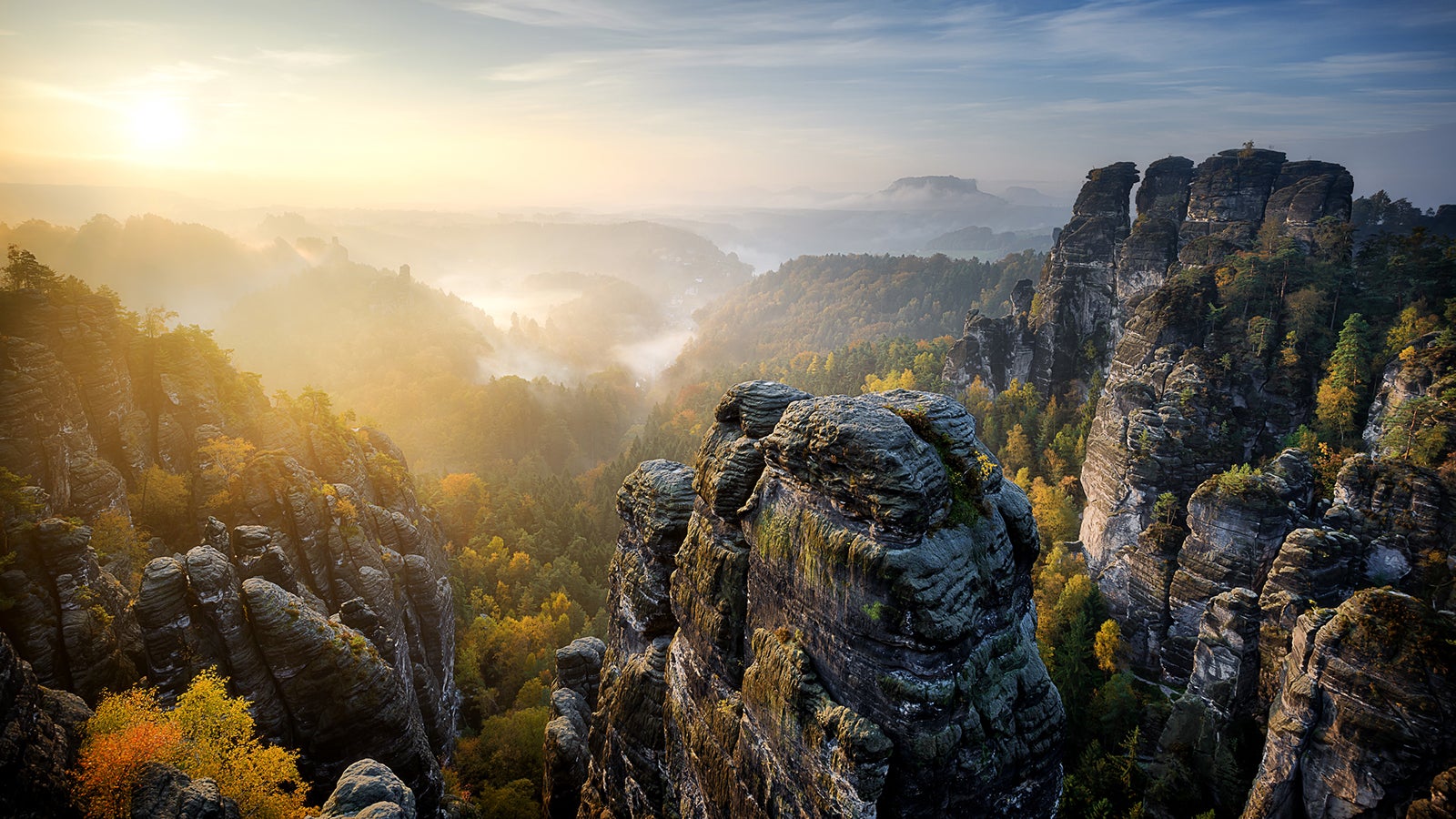 Die markante Felslandschaft im Nationalpark S&auml;chsische Schweiz gleicht dem ber&uuml;hmten Doppelg&auml;nger in den USA. Foto: GettyImages