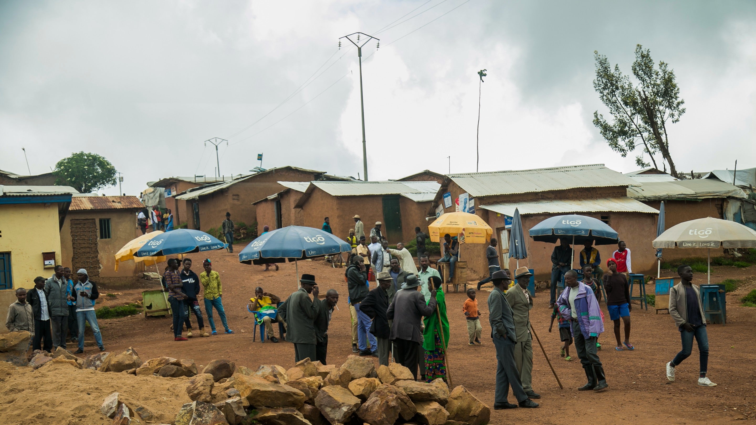 Mindestens 18 Tote bei Hochwasser und Erdrutschen in ...