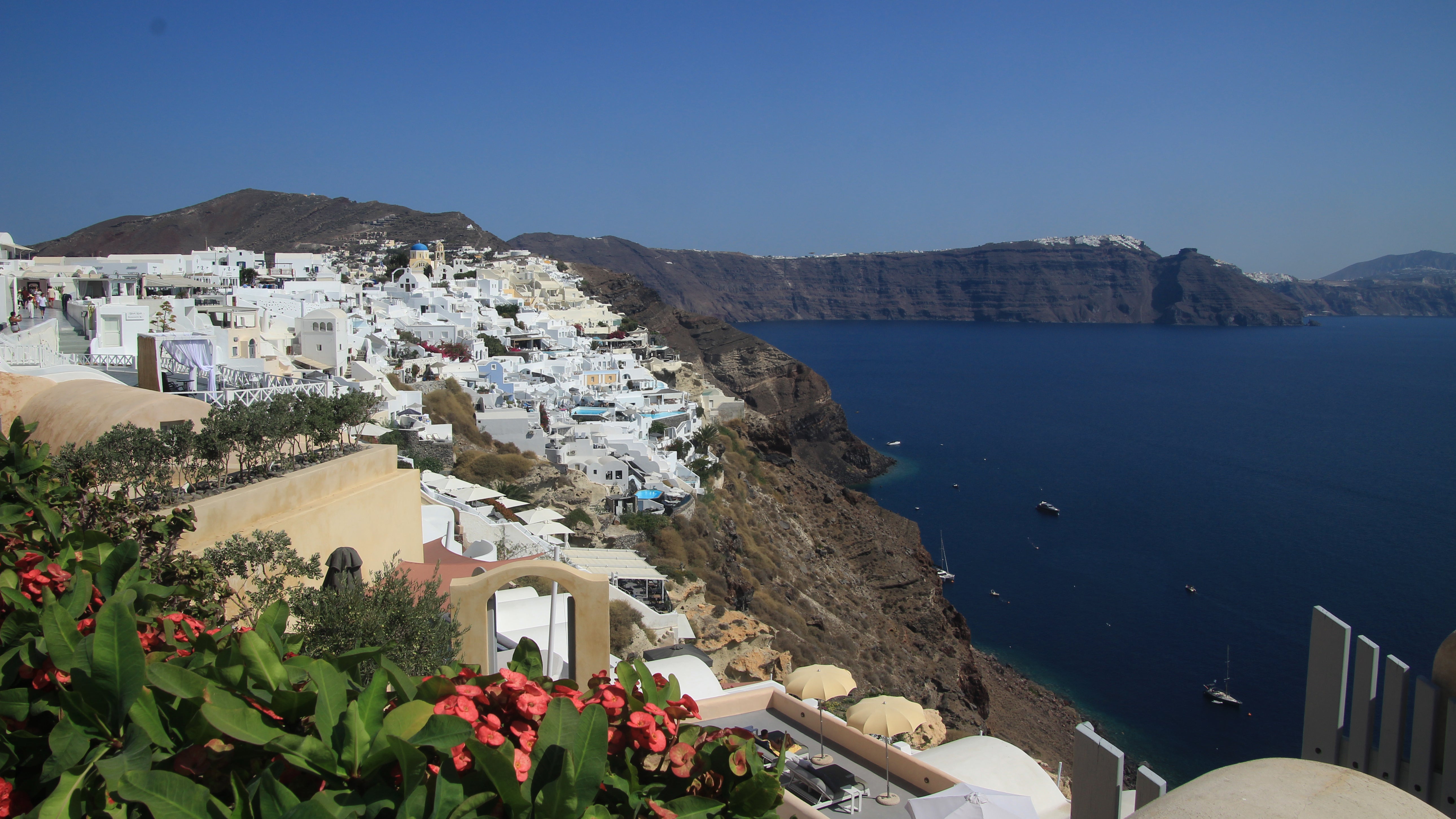 17.09.2021, Griechenland, Santorini: Blick auf das H&auml;usermeer der griechischen Ferieninsel Santorini. (Cindy Riechau/dpa)