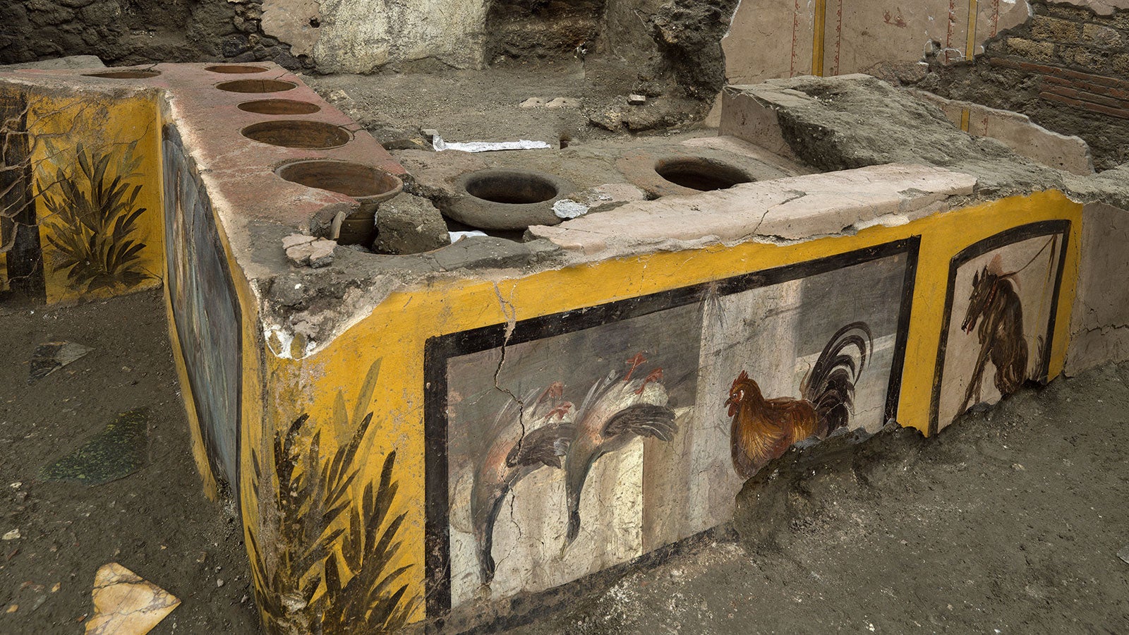 HANDOUT - 26.09.2020, Italien, Pompeji: Ein undatiertes Foto zeigt das Thermopolium im arch&auml;ologischen Park von Pompeji. Arch&auml;ologen haben einen intakten Tresen in einer antiken Imbissbude aus der Zeit des Untergangs der Stadt ausgegraben. Die &laquo;Snack Bar&raquo;, wie sie das Museum bezeichnete, sei eine der &auml;ltesten in Pompeji. Ein Thermopolium ist eine r&ouml;mische Gastst&auml;tte. Foto: Luigi Spina/Parco Archeologico di Pompei/AP/dpa - ACHTUNG: Nur zur redaktionellen Verwendung und nur mit vollst&auml;ndiger Nennung des vorstehenden Credits +++ dpa-Bildfunk +++

