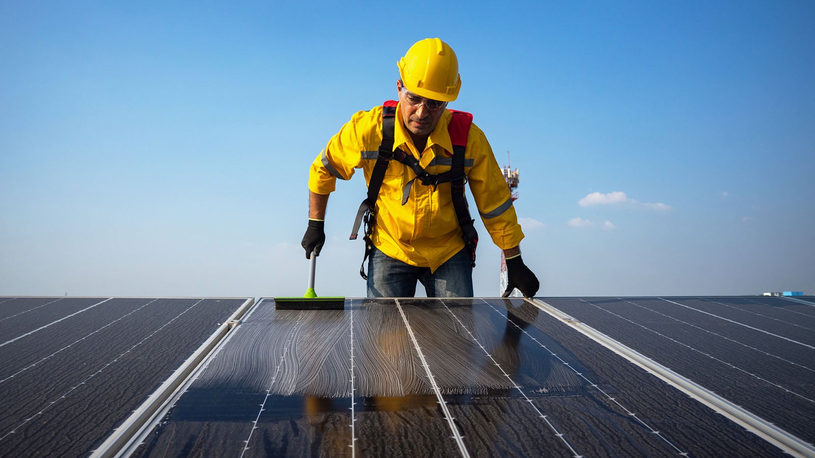 Cleaning solar panel