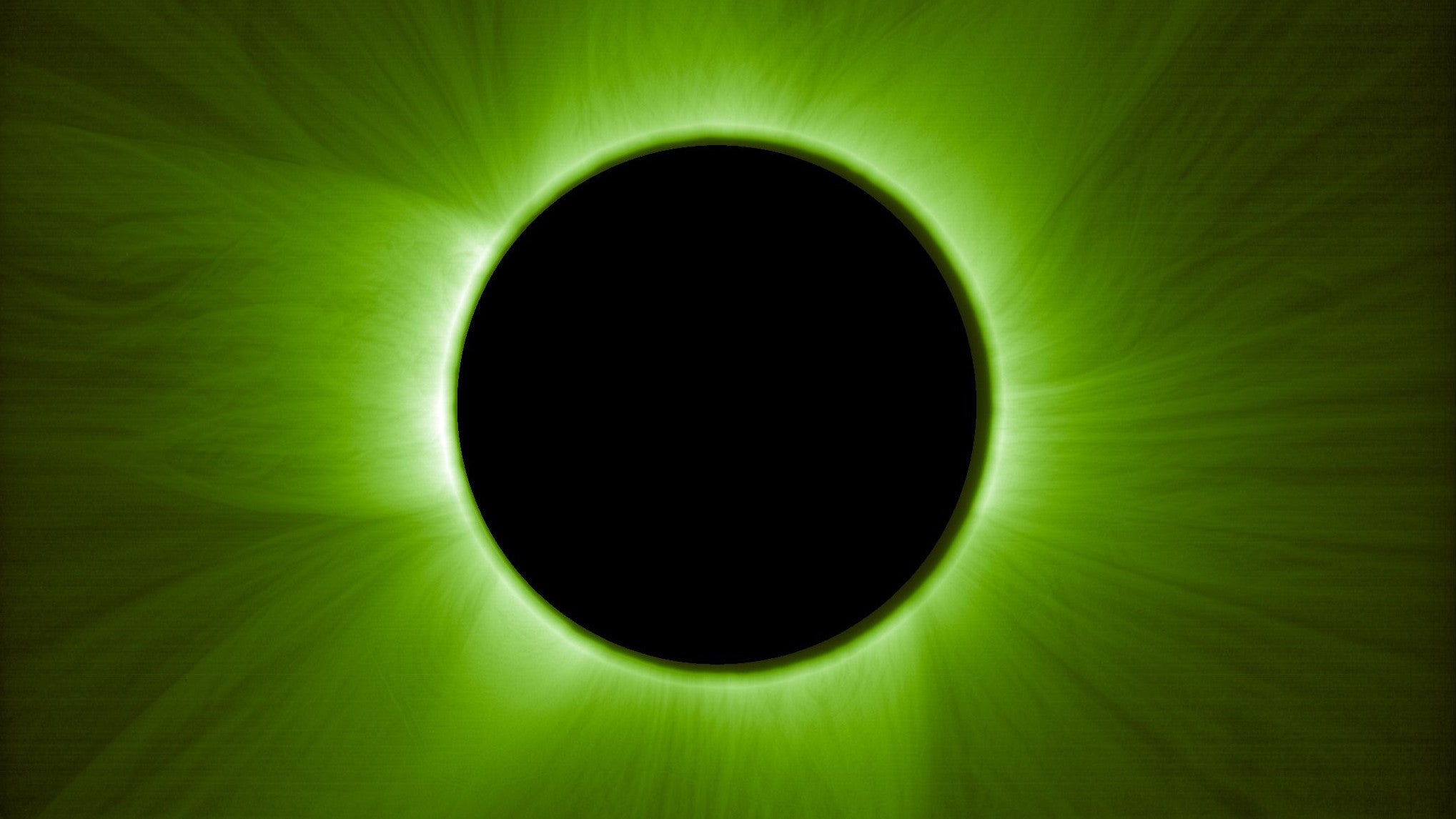 Dieses Bild wurde von einem Satelliten der &bdquo;Proba-3&ldquo;-Mission aufgenommen. Es zeigt die innere Sonnenkorona so, wie ein menschliches Auge sie bei einer Sonnenfinsternis durch einen gr&uuml;nen Filter sehen w&uuml;rde. (ESA/Proba-3/ASPIICS//WOW algorithm /dpa)