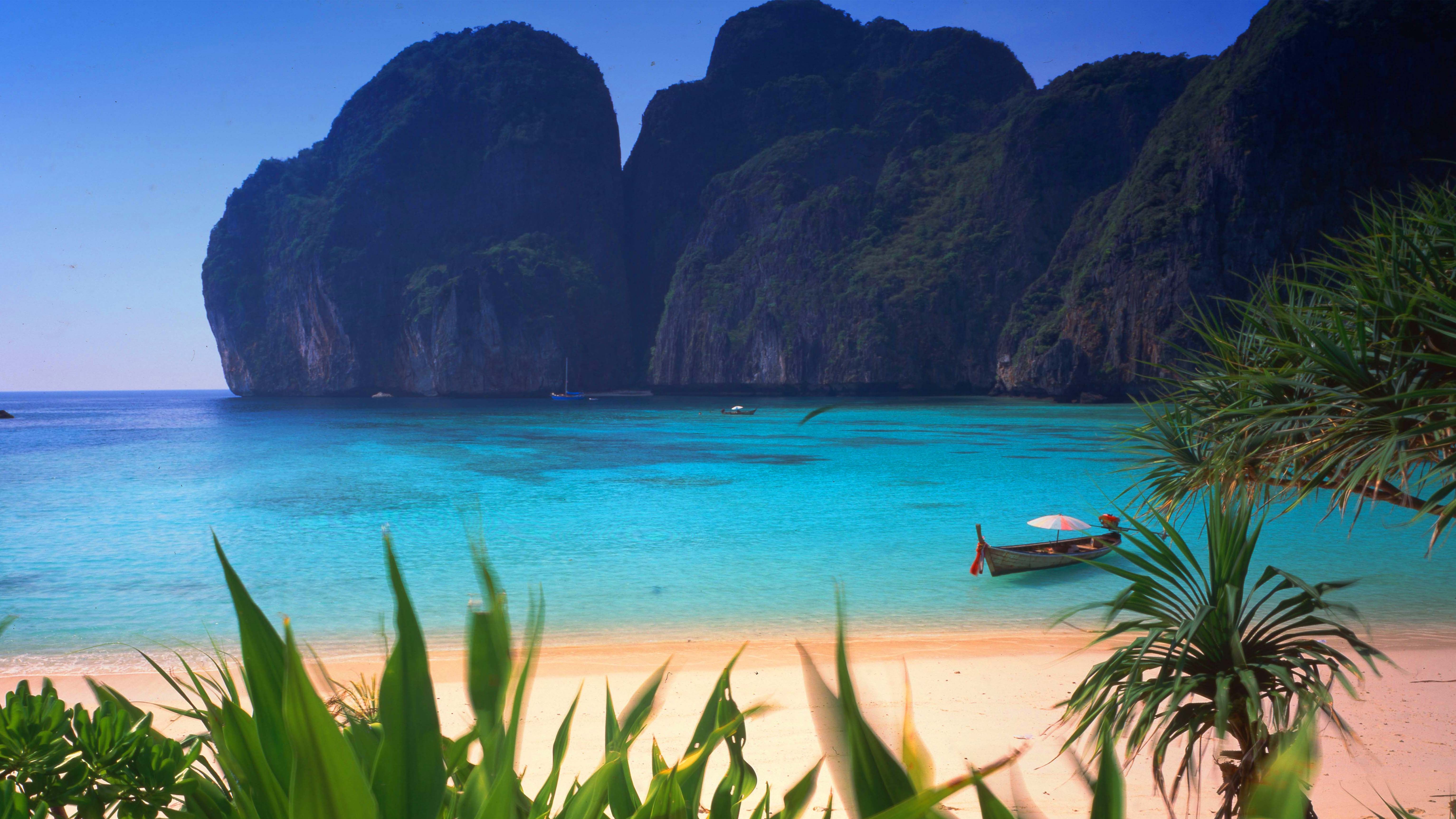 Maya Bay on the small Island of Kho Phi Phi Lee in South Thailand in the indian Ocean was the Filmset of the film The boat with Leonardo di Caprio Great Diving area Maya Bay on the small Island of Kho Phi Phi Lee in South Thailand