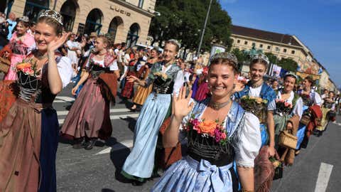 Oktoberfest Kaiserwetter Beim Trachtenumzug Am Zweiten Wiesn Tag oktoberfest-kaiserwetter-beim-trachtenumzug-am-zweiten-wiesn-tag