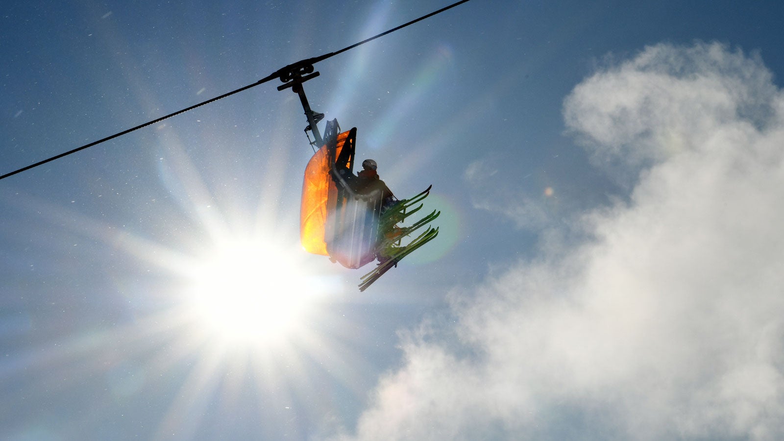 16.11.2019, Bayern, Grainau: Skifahrer sind beim ersten Ski-Wochenende auf der Zugspitze unterwegs. Foto: Angelika Warmuth/dpa +++ dpa-Bildfunk +++
Credit: dpa