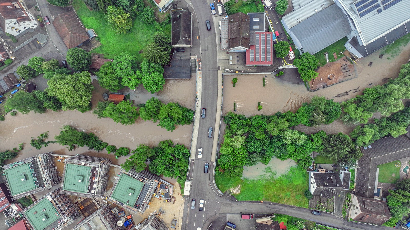 ARCHIV - 03.06.2024, Baden-W&uuml;rttemberg, Leinzell: Blick auf Leinzell, wo der Fluss Lein &uuml;ber die Ufer getreten war und &Uuml;berschwemmungen verursacht hatte (Luftaufnahme mit einer Drohne)  Foto: Jason Tschepljakow/dpa +++ dpa-Bildfunk +++