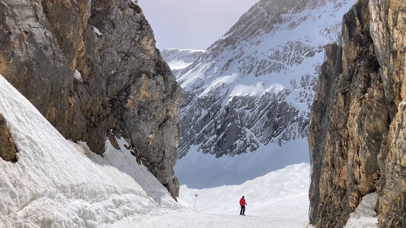 Ein paar Wochen noch, dann k&ouml;nnen Skifahrer auch in Deutschland wieder ihre Schw&uuml;nge ziehen.  Foto: Sabine Dobel/dpa +++ dpa-Bildfunk +++