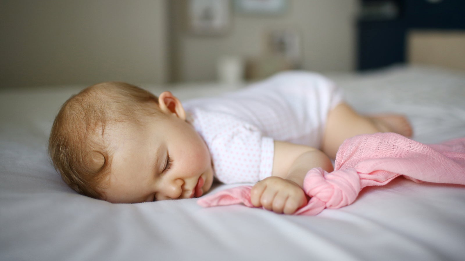 Vor zu gro&szlig;er Hitze k&ouml;nnen sich S&auml;uglinge und Kleinkinder nur bedingt durch den Aussto&szlig; von Schwei&szlig; sch&uuml;tzen. 