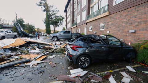 Ein Tornado hat in der bei Touristen beliebten Stadt Puerto Varas schwere Schäden angerichtet. Sonntag, May 25, 2025. (Nicolas Klein/ATON via AP)