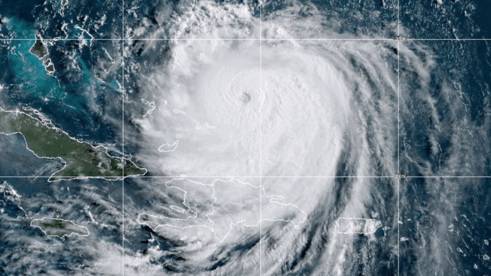 Satellitenbild zeigt den Major Hurricane Erin. Das Bild wurde am Montag, 18. August um 14 Uhr aufgenommen und zeigt, wie der Wirbelsturm in der Karibik Richtung Bahamas zieht, vorbei an Puerto Rico und der Dominikanischen Republik und Haiti. Foto: NOAA 