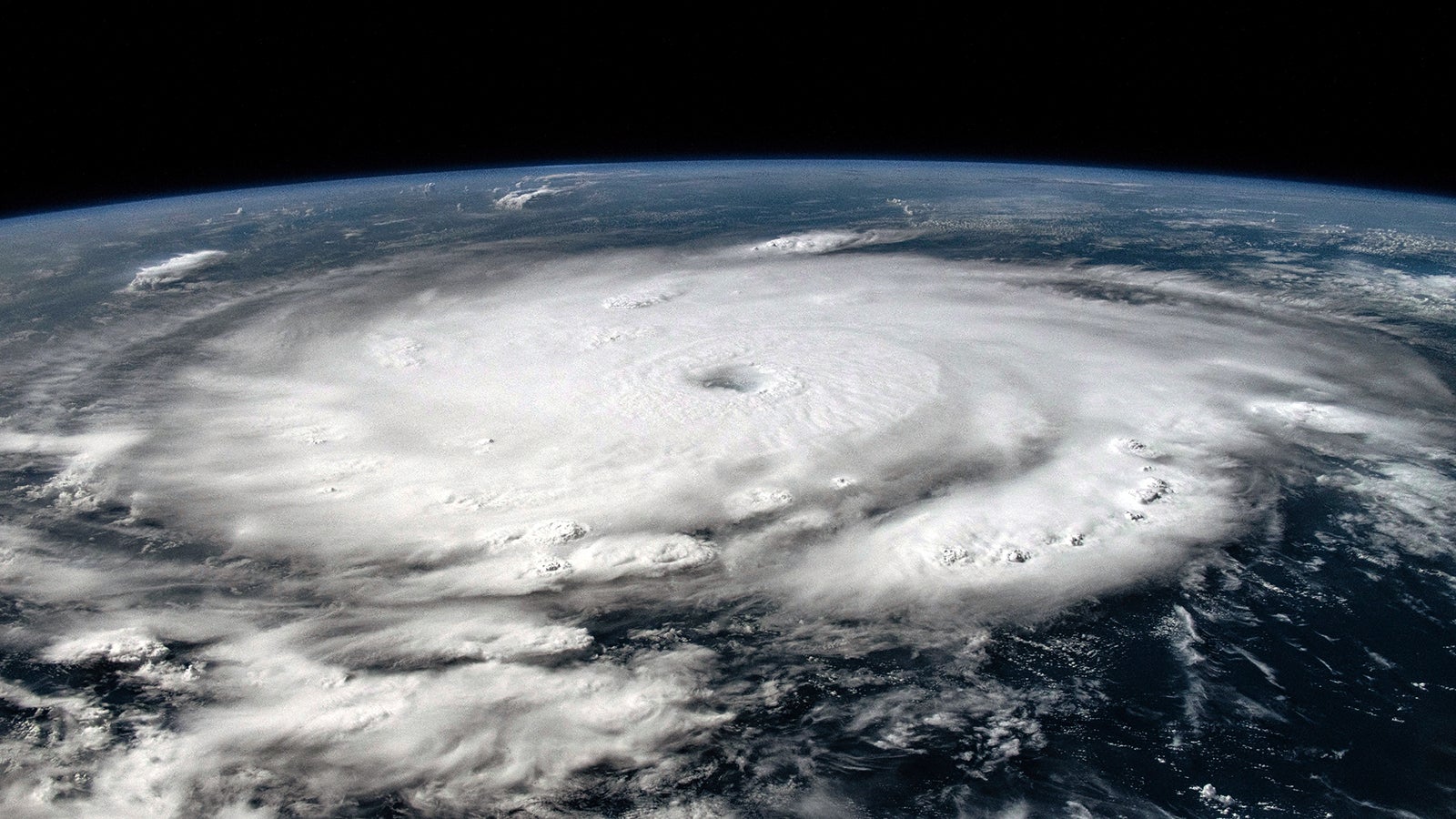 Das Bild zeigt Hurricane Beryl. Es wurde am 1. Juli von der Internationalen Rausmstation aus gemacht. 
