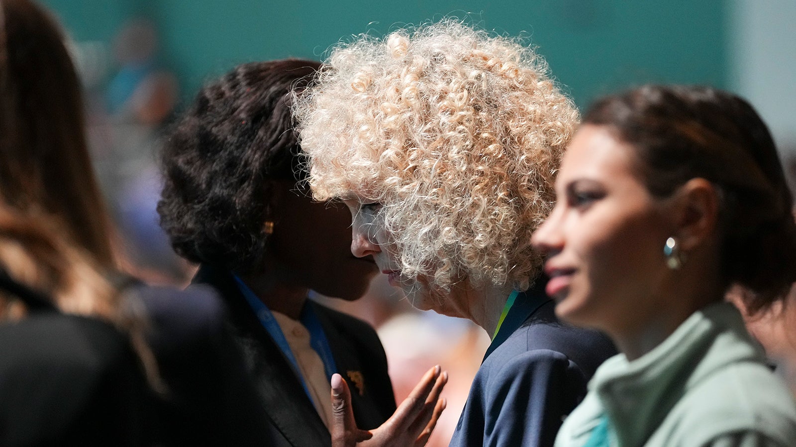 Die deutsche Sonderbeauftragte f&uuml;r internationale Klimapolitik Jennifer Morgan (m)  will auf der Weltklimakonferenz mehr Geld gegen den Klimawandel mobilisieren. Foto: AP Photo/Peter Dejong