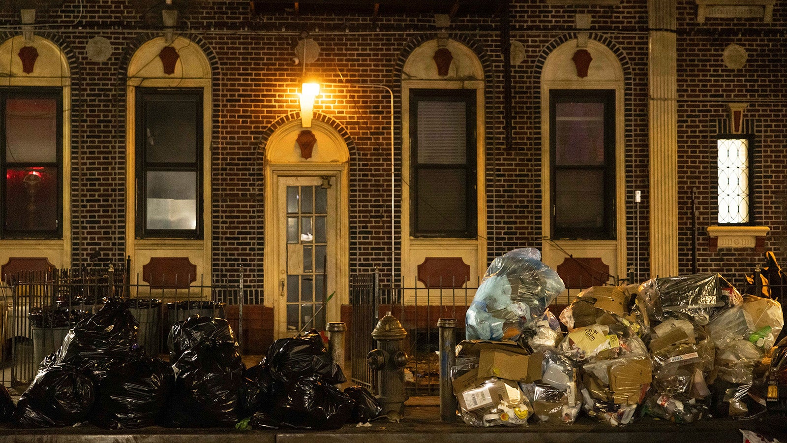 Piles of trash line a sidewalk, Saturday, Nov. 16, 2024, in the Brooklyn borough of New York. (AP Photo/Yuki Iwamura) 