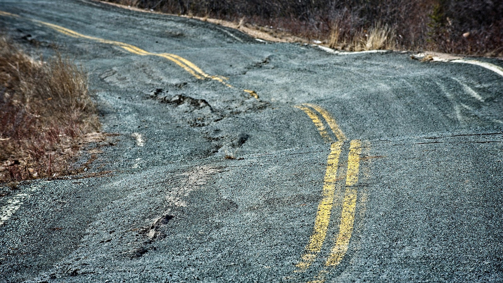 Schaden an einer Stra&szlig;e durch tauendes Permafrost