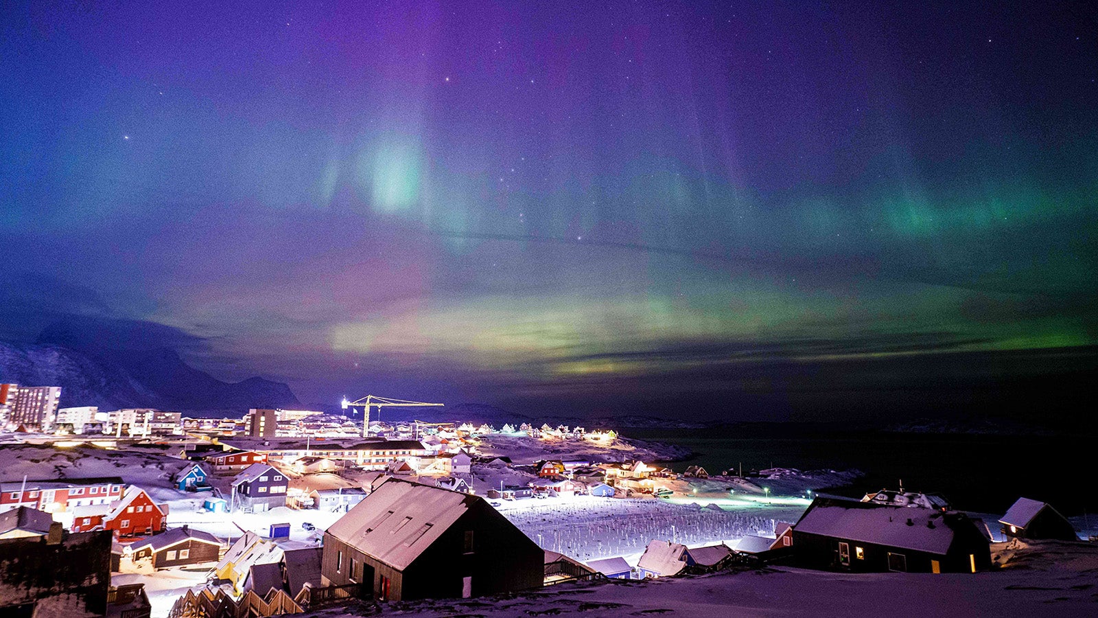 Am Dienstag zeigten sich erneut spektakul&auml;re Nordlichter am Nachthimmel. Das Bild wurde in Nuuk, Gr&ouml;nland, aufgenommen. Foto: Evgeniy Maloletka/AP/dpa