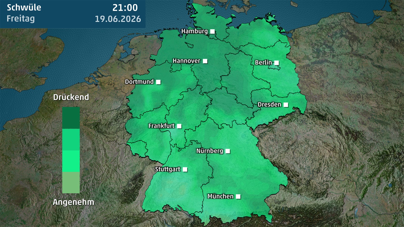 Wetterkarte von Deutschland mit gr&uuml;ner Farbskala und St&auml;dtenamen, die Schw&uuml;legrade am Freitagabend zeigen