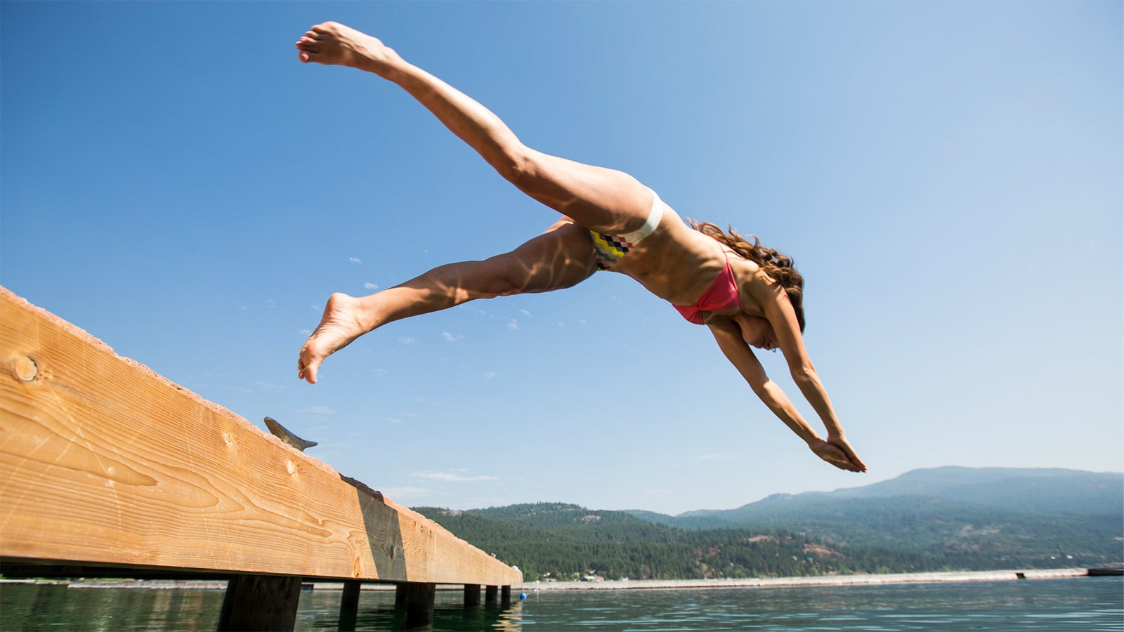 Wer direkt ins Wasser springt, ohne sich vorher abzuk&uuml;hlen, riskiert einen Herzstillstand.