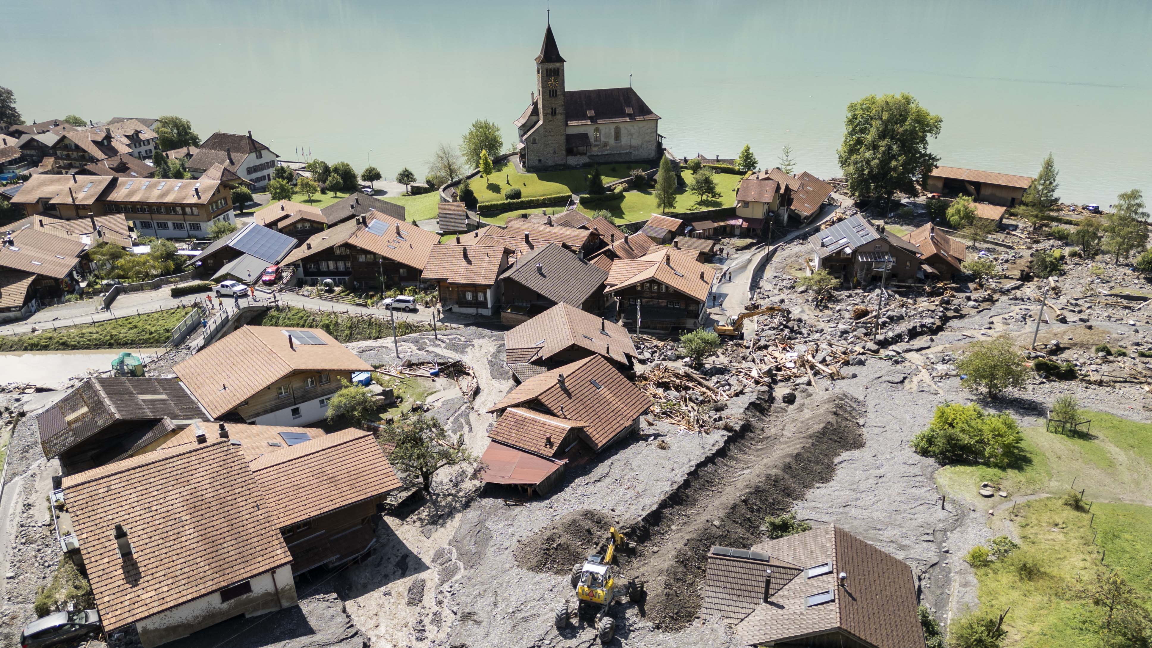 Aus der Luft ist das Ausma&szlig; der Verw&uuml;stung zu sehen.
Foto: Adrian Reusser/KEYSTONE/dpa