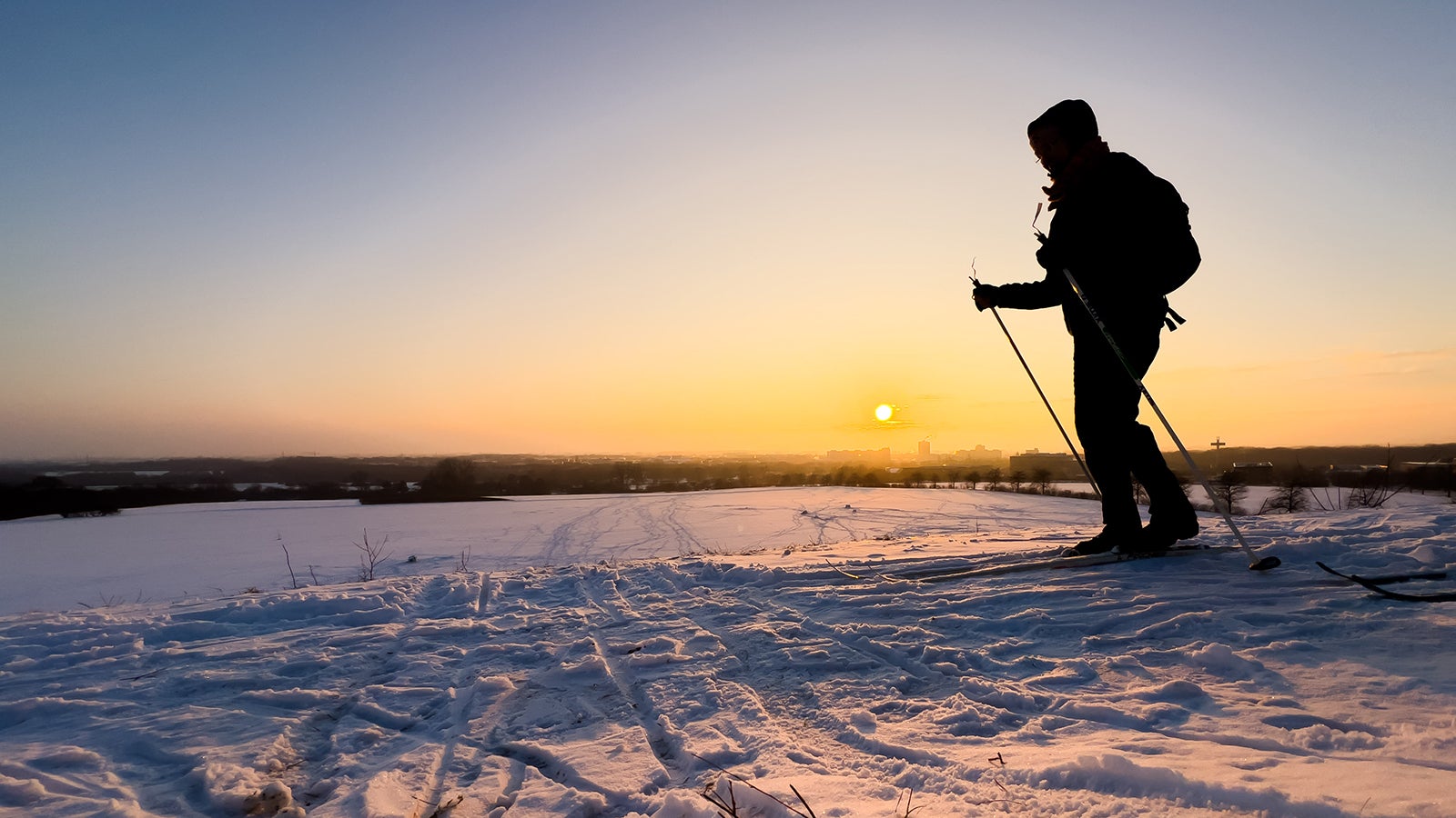 Nicht nur Deutschland erlebt derzeit einen heftigen Wintereinbruch. Weite Teile Europas versinken teils in Schneemassen und frieren bei eisigen Temperaturen. Foto: Julian Stratenschulte/dpa