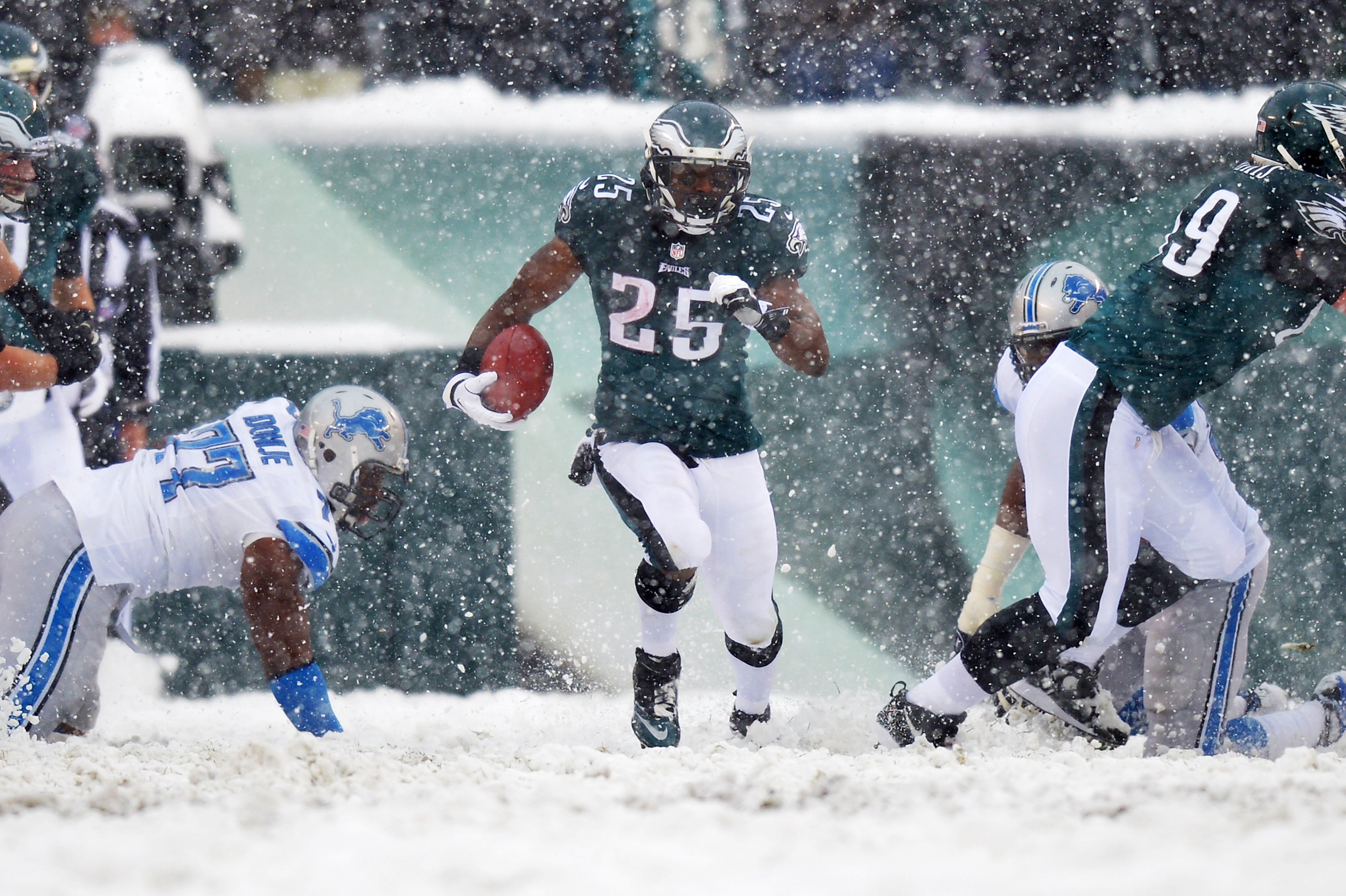 PHILADELPHIA, PA - DECEMBER 08: LeSean McCoy #25 of the Philadelphia Eagles runs against the Detroit Lions at Lincoln Financial Field on December 8, 2013 in Philadelphia, Pennsylvania. The Eagles won 34-20. (Photo by Drew Hallowell/Philadelphia Eagles/Getty Images)