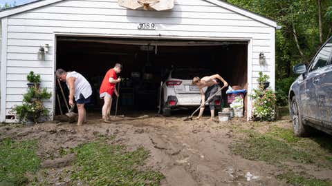 Tropical Storm Debby Floods Carolinas | Weather.com (2) Tropical Storm Debby Floods Carolinas | Weather.com (2)