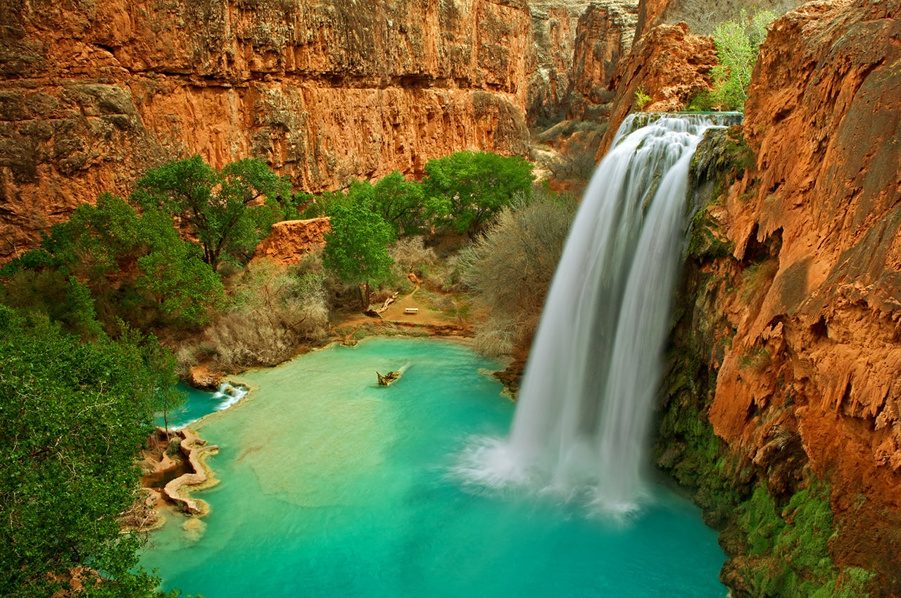 Havasu Falls gets its crystal blue water from calcium carbonate and magnesium that occur naturally in the Havasu Creek. (Getty Images)