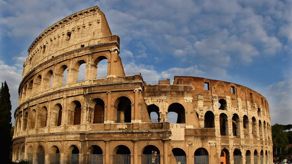 Los terremotos en Italia debilitaron el Coliseo de Roma, y un volcán