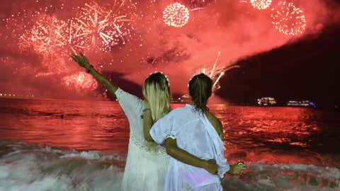 10 New Year’s Traditions And Celebrations Around The World 10 New Year’s Traditions And Celebrations Around The World