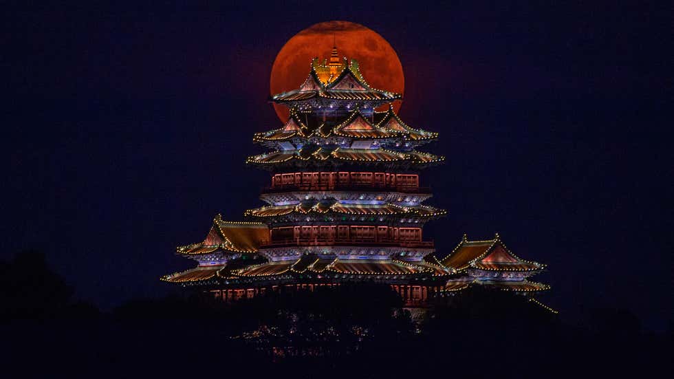 Gorgeous Images Of The Full Hunter's Moon | The Weather Channel