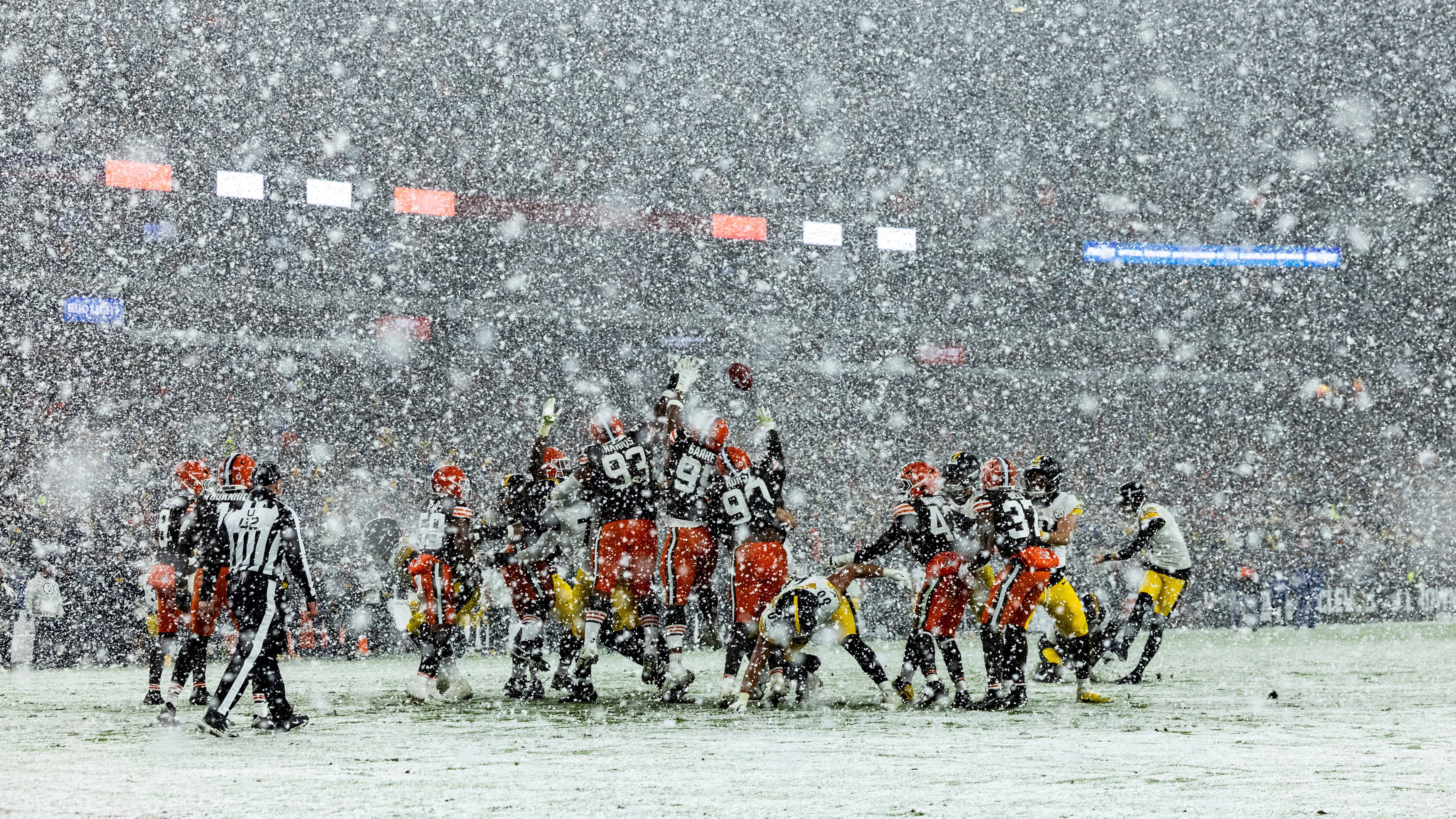 Chris Boswell #9 of the Pittsburgh Steelers kicks a field goal through the snow  in the third quarter of the game against the Cleveland Browns at Huntington Bank Field on Nov. 21, 2024, in Cleveland, Ohio. The Browns beat the Steelers 24-19. (Lauren Leigh Bacho/Getty Images)