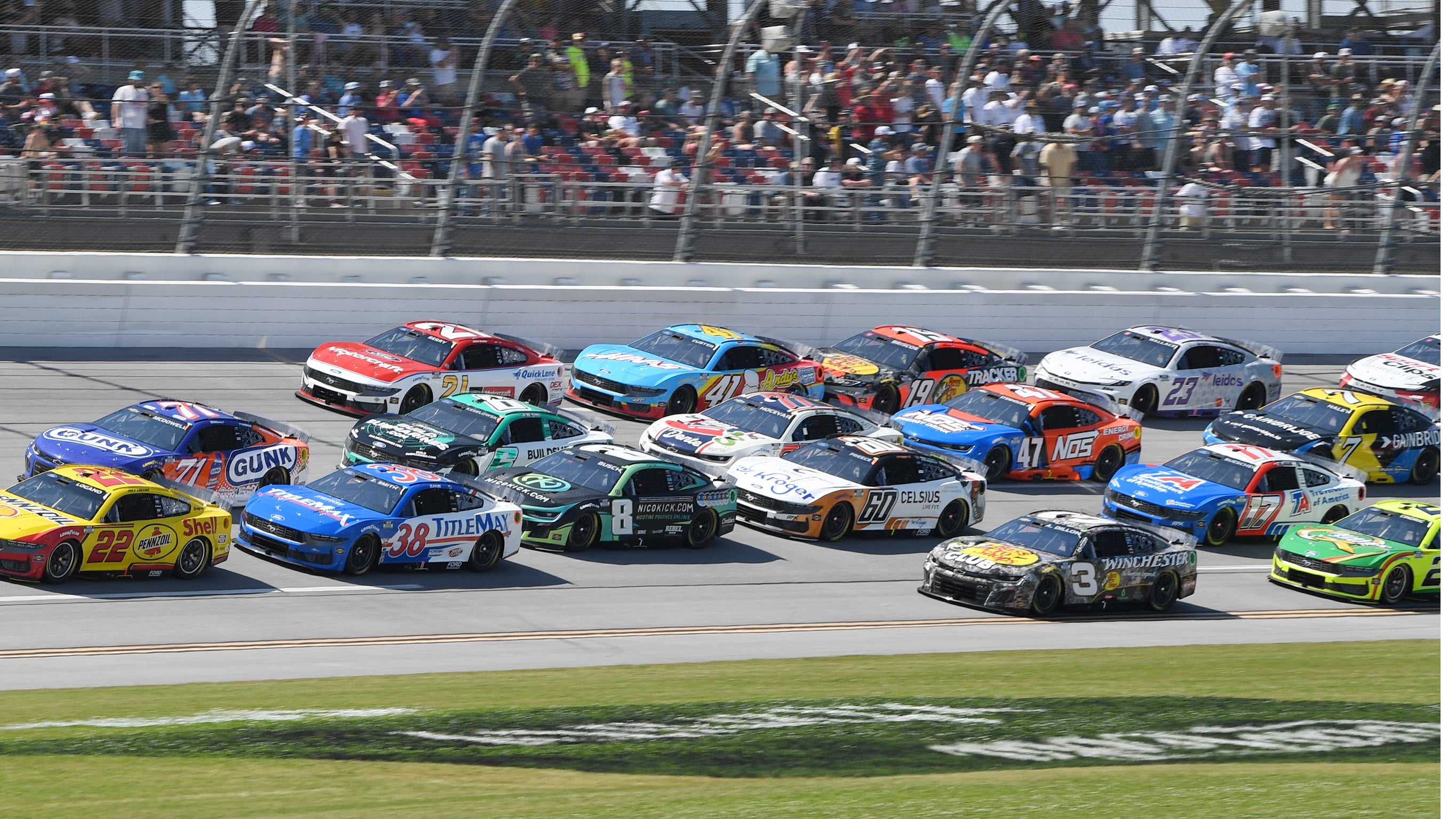 TALLADEGA, AL - APRIL 27: Joey Logano (#22 Team Penske Shell Pennzoil Ford) leads the field through the tri-oval during the running of the NASCAR Cup Series Jack Link's 500 on April 27, 2025, at Talladega Superspeedway in Talladega, AL. (Photo by Jeffrey Vest/Icon Sportswire via Getty Images)