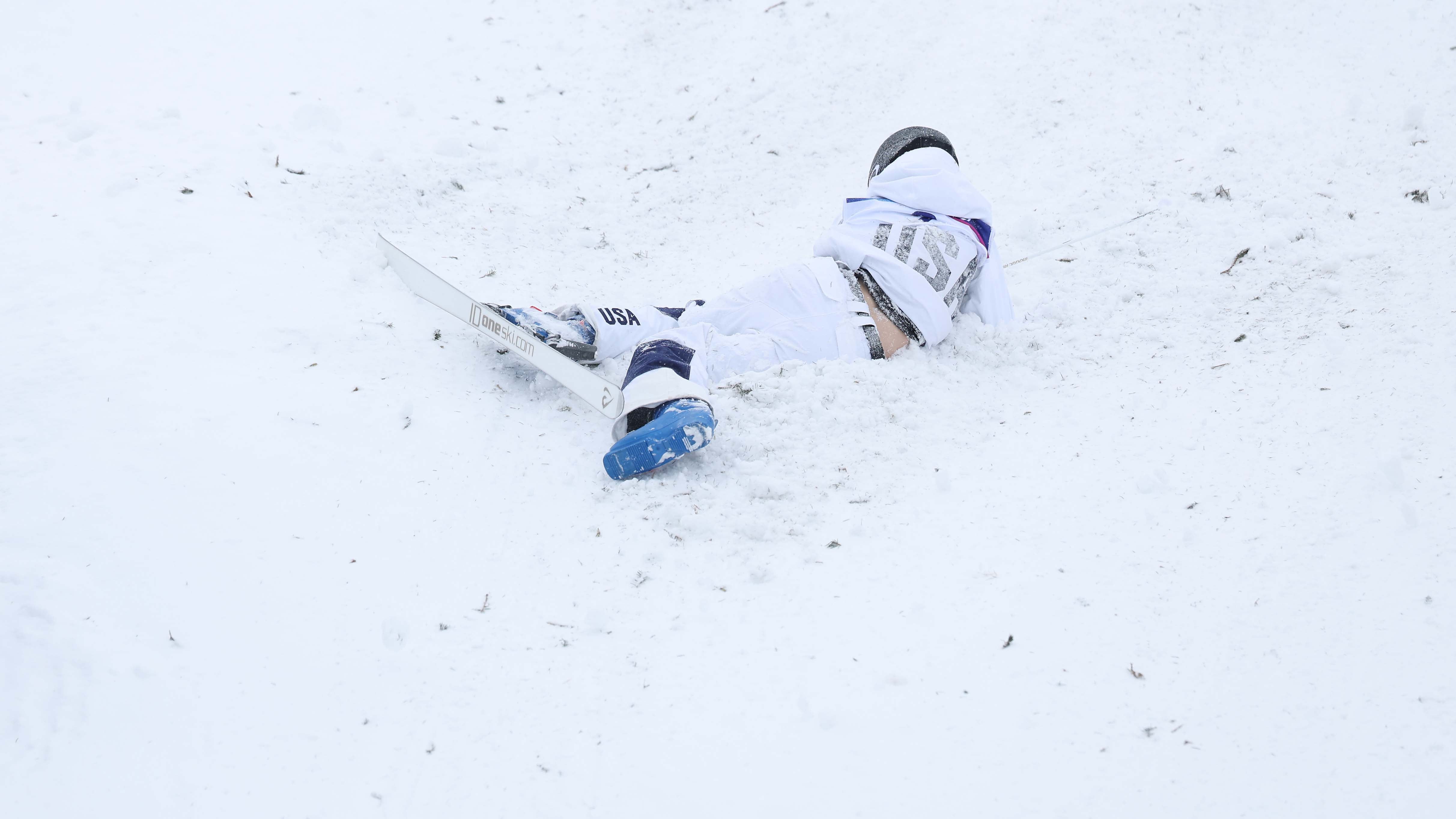 LIVIGNO, ITALY - FEBRUARY 14: Elizabeth Lemley of Team United States reacts after she falls before the finish line in the Women's Dual Moguls Semifinals on day eight of the Milano Cortina 2026 Winter Olympic games at Livigno Air Park on February 14, 2026 in Livigno, Italy. (Photo by Cameron Spencer/Getty Images)