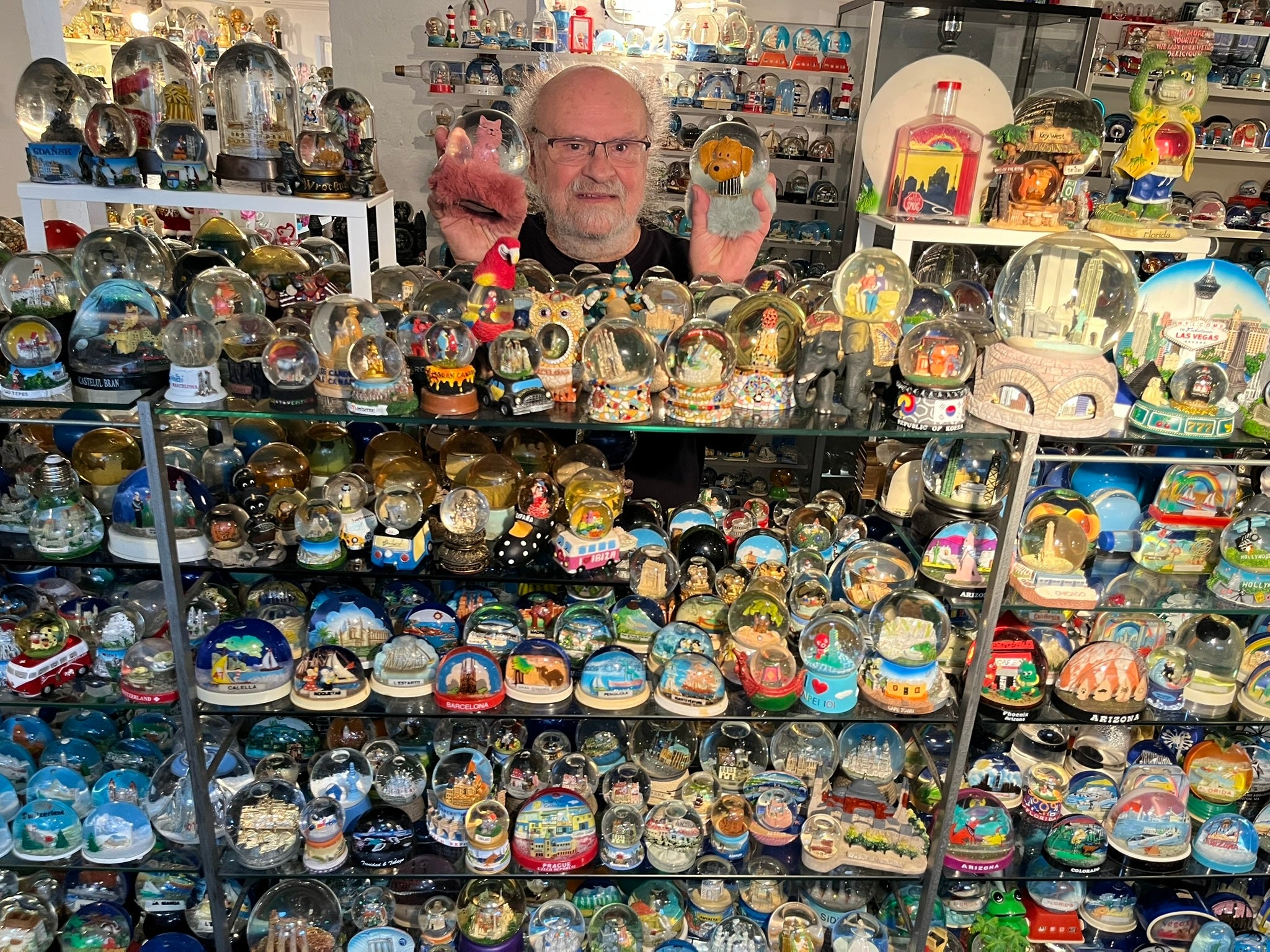 Josef Kardinal of Nuremberg, Germany, was certified as having the world's largest collection of snow globes. He has more than 11,000 (Guinness World Records)
