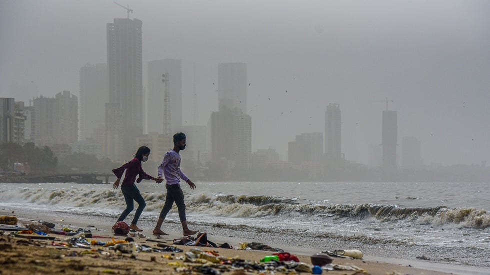 Mumbai`s Air Quality Drops to `Severe` as Dust Storm from the Middle East Envelops Western India | Weather.com