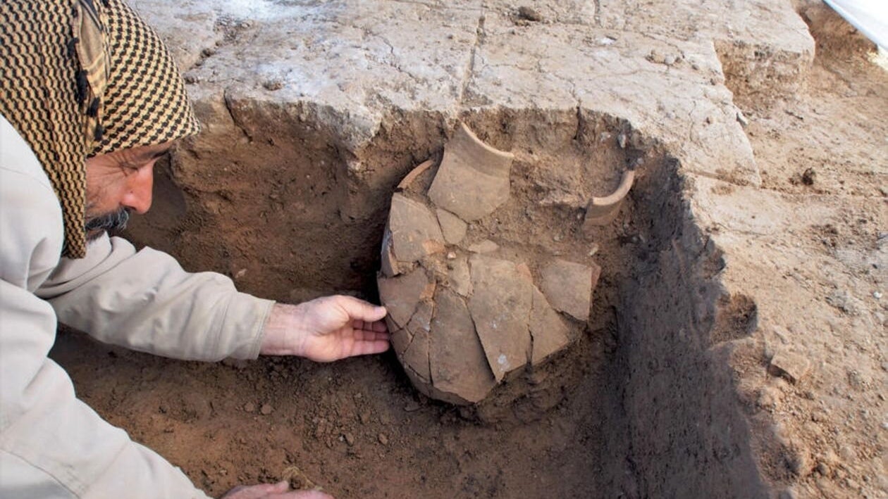 One of the vessels with cuneiform tablets is inspected before being recovered. (University of Tübingen)
