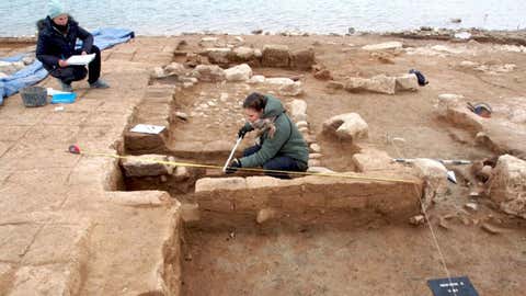 Climate Change-Induced Droughts in Iraq Lead to Reemergence of 3400-Year-Old Submerged City 2 The excavated large buildings from the Mittani period are measured and archaeologically documented. (University of Tübingen)