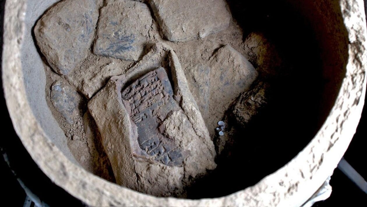 View into one of the pottery vessels with cuneiform tablets, including one tablet which is still in its original clay envelope. (University of Tübingen)