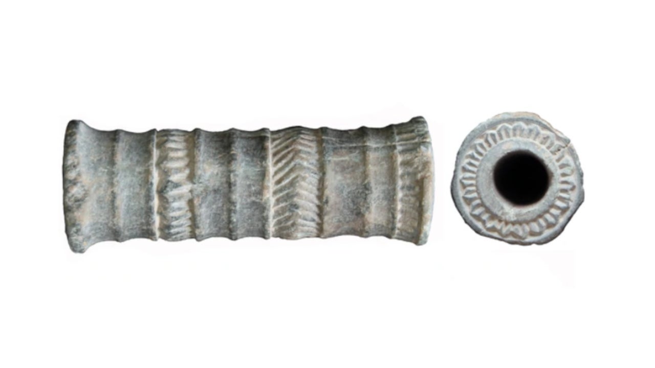 Ancient red pigments were kept in intricately decorated chlorite vials.  (Eskandari et al., Sci.Rep., 2024) 