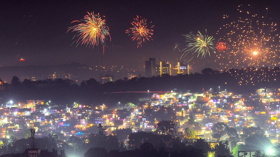 How Govt Plans To Take On Diwali Air Pollution With Green Fire Crackers The Weather Channel Articles From The Weather Channel Weather Com