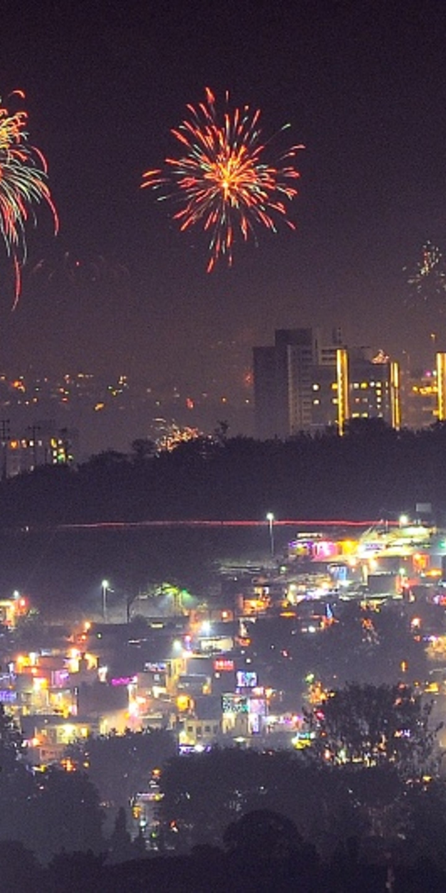 How Govt Plans To Take On Diwali Air Pollution With Green Fire Crackers The Weather Channel Articles From The Weather Channel Weather Com