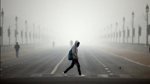 delhi fog hampers visibility over 200 flights delayed on tuesday