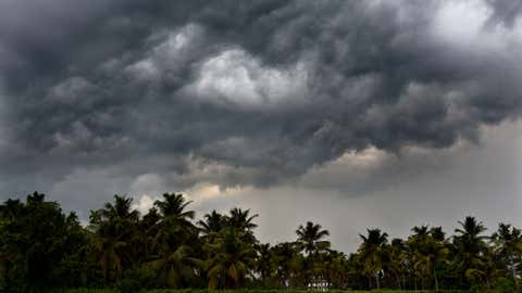 കനത്ത മഴക്കൊപ്പം ചുഴലിക്കാറ്റും; തിരുവാലി, തൃക്കലങ്ങോട് പഞ്ചായത്തുകളിൽ വ്യാപക നാശനഷ്ടം കനത്ത മഴക്കൊപ്പം ചുഴലിക്കാറ്റും; തിരുവാലി, തൃക്കലങ്ങോട് പഞ്ചായത്തുകളിൽ വ്യാപക നാശനഷ്ടം