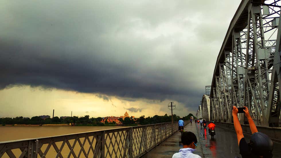 Bay of Bengal System to Dump Heavy Rain Over West Bengal and Odisha This Week; Kolkata, Cuttack, Puri On Alert Bay of Bengal System to Dump Heavy Rain Over West Bengal and Odisha This Week; Kolkata, Cuttack, Puri On Alert