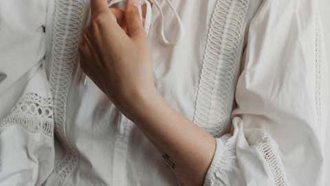 Loose sleeves are perfect for summer. (Kristina Paukshtite/Pexels/Via Canva)