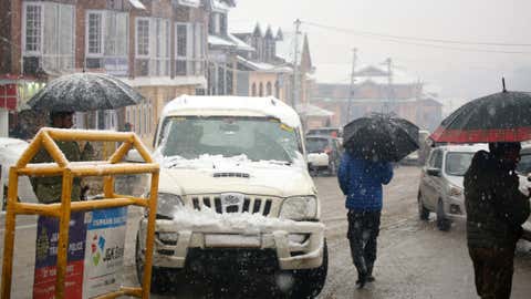 A view of fresh snowfall at Tangmarg in Baramulla district in north Kashmir (BILAL BAHADUR/BCCL)