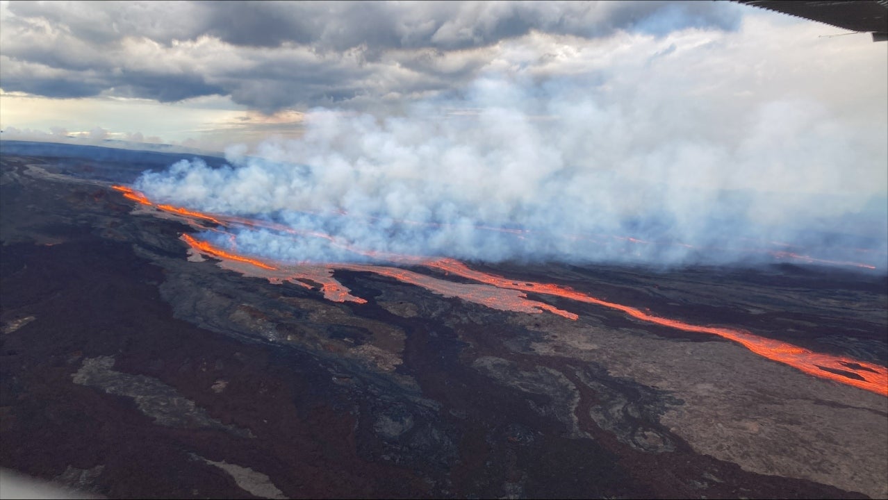 Hawaii's Mauna Loa, world's largest active volcano has erupted after almost 40 years. (U.S. Geological Survey)