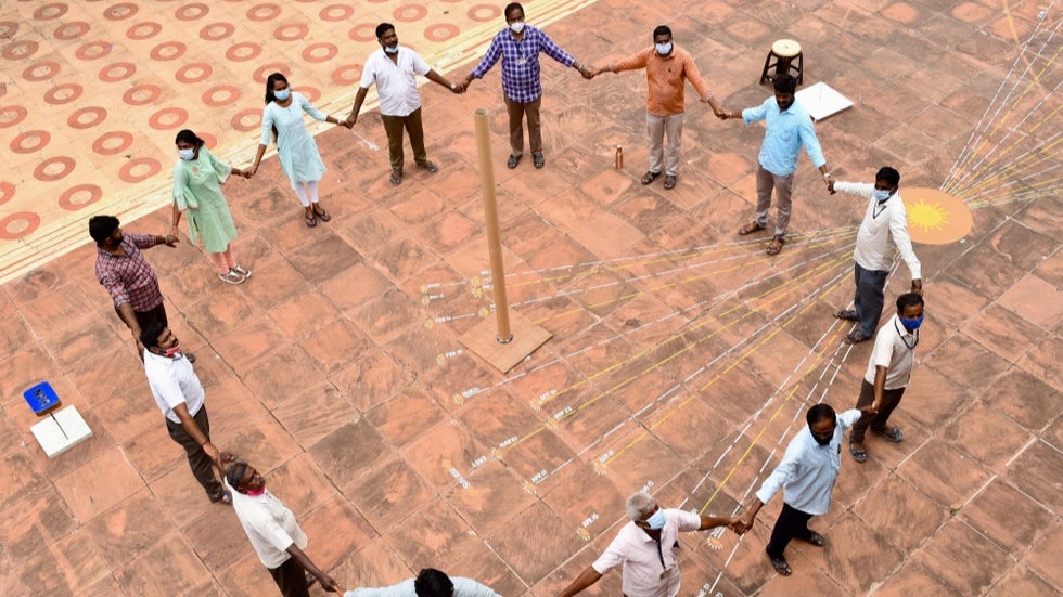 Bengaluru To Experience 'Zero Shadow Day' On April 25 : All You Need To Know 87 Sun to Erase All Shadows During Zero Shadow Day in Bengaluru Tomorrow! |  Weather.com
