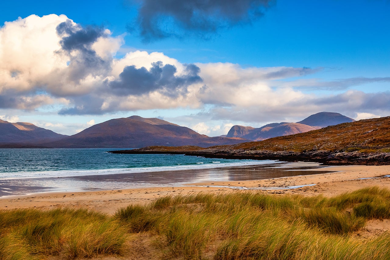 Scotland&rsquo;s Luskentyre Beach on the Isle of Harris offers quiet sands and a peaceful atmosphere, though the water is usually quite cold. (Deb Snelson via Getty Images)