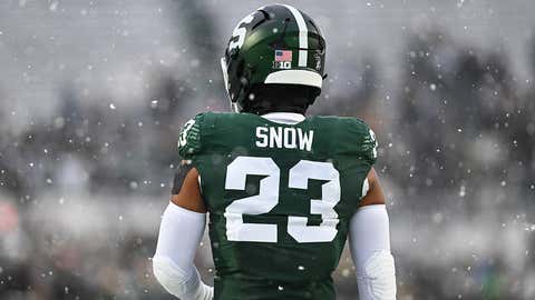 NFL Thanksgiving Weekend Weather Forecasts 2 EAST LANSING, MI - NOVEMBER 30: Michigan State Spartans linebacker Darius Snow (23) waits between games as snow falls during a college football game between the Michigan State Spartans and the Rutgers Scarlet Knights at the Breslin Center on November 30, 2024 in East Lansing, MI. (Photo by Adam Ruff/Icon Sportswire via Getty Images)
